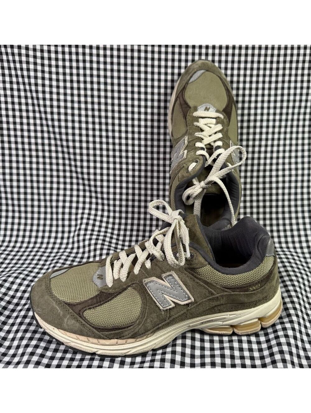 New Balance 2002R M2002RHN Olive Green Men's 7.5 Women's 9 Suede Sneakers